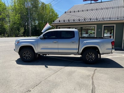 2022 Toyota Tacoma 4WD SR5