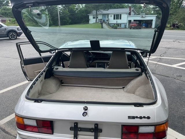 1986 Porsche 944 Base
